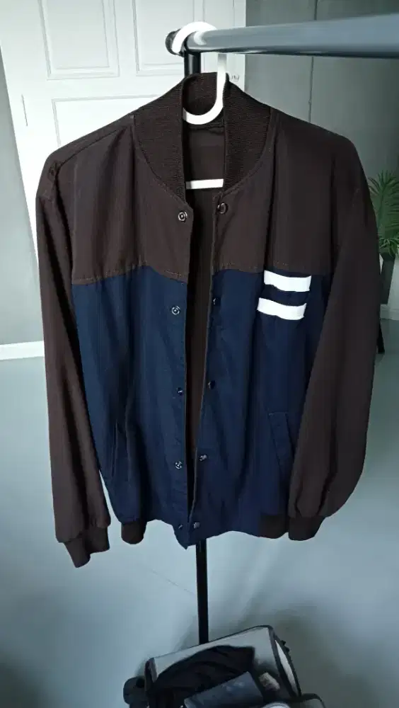 Jaket bomber Eduardo Coklat Navy L
