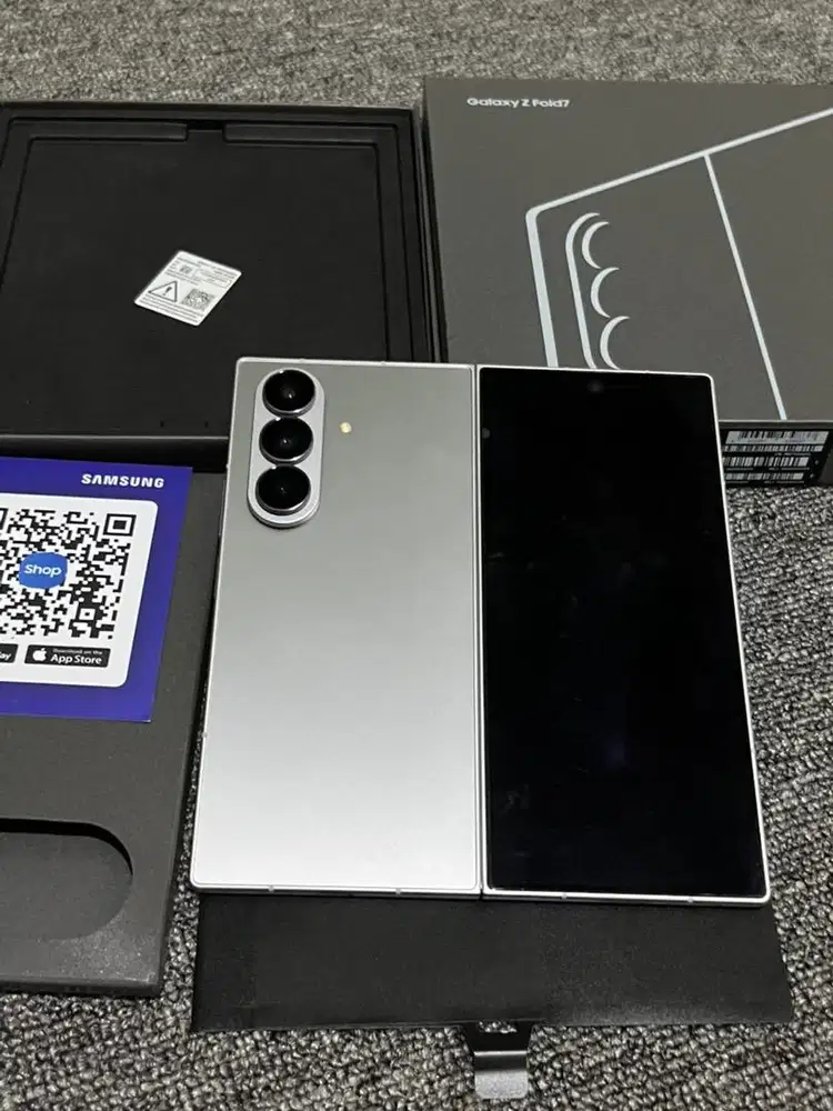 Samsung galaxy Z fold 7 512GB sein fullset original bisa TT