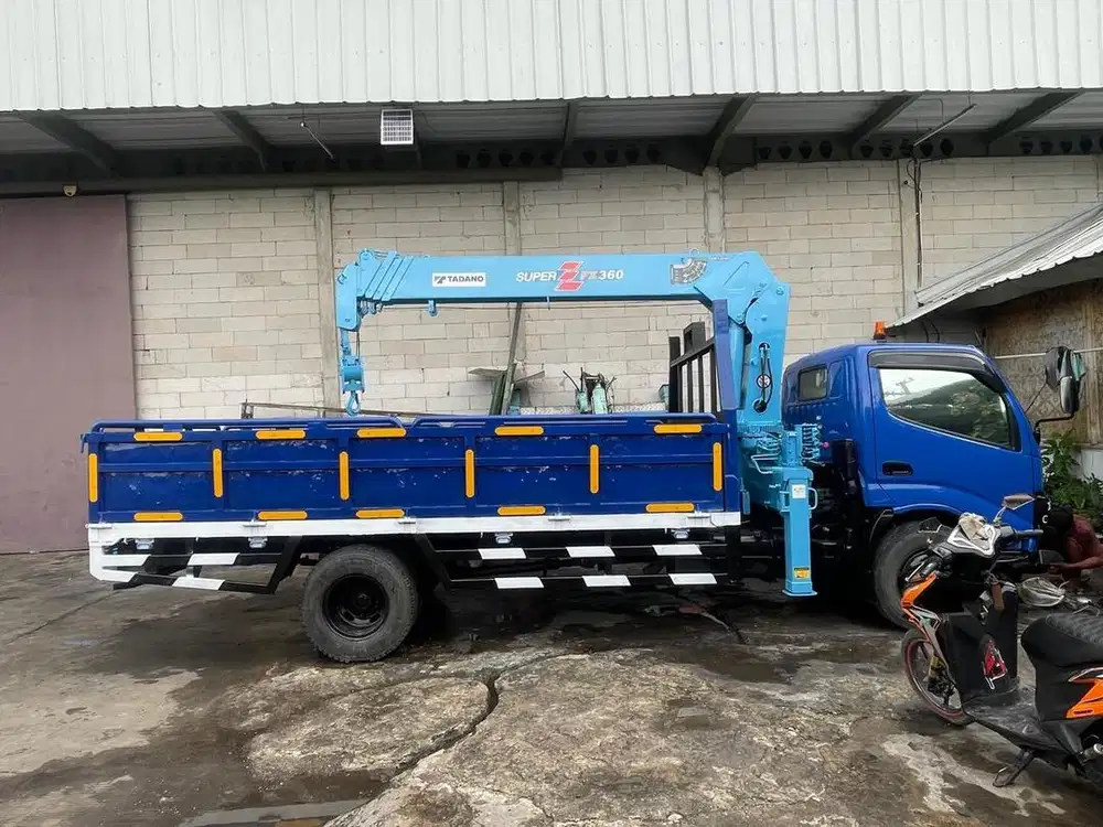 Hino dutro 130 mdl 2016 crane 3,6 ton boom 5 kaki silang