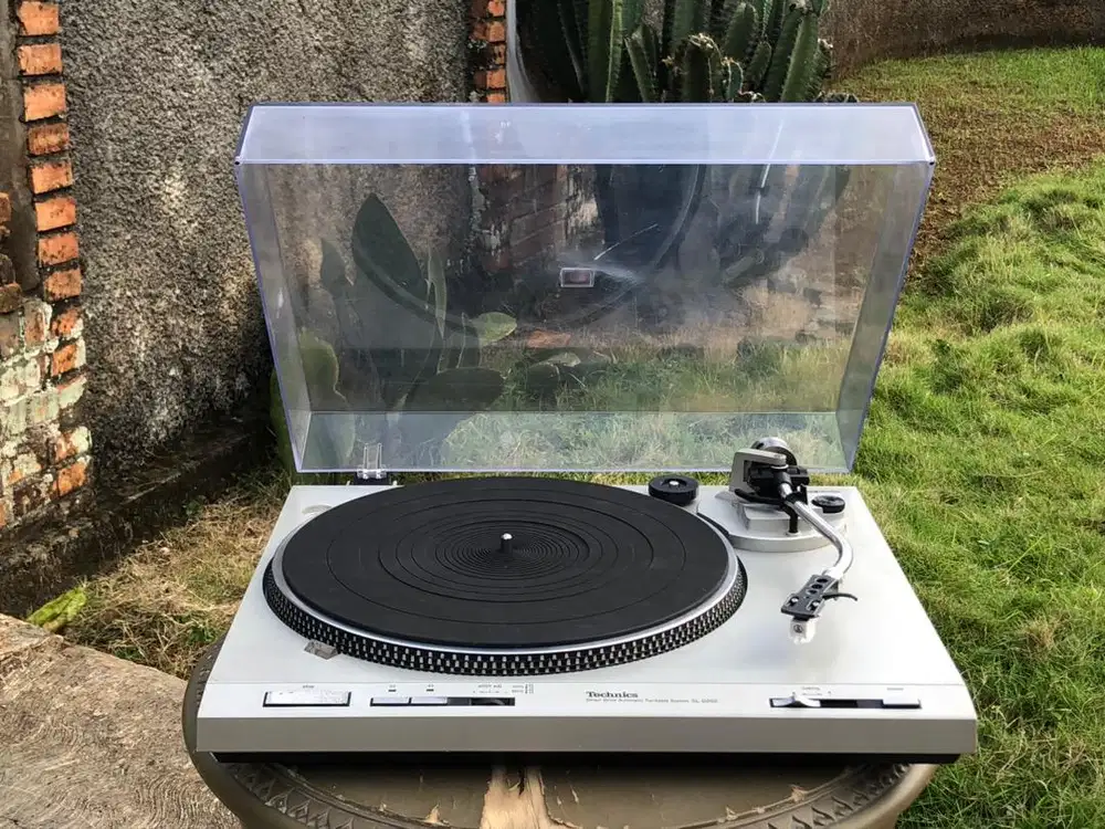 Turntable Technics SL-D202 japan pemutar piringan hitam