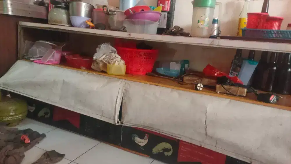 ETHALASE BEKAS KONTER 2METER BACA IKLAN YA