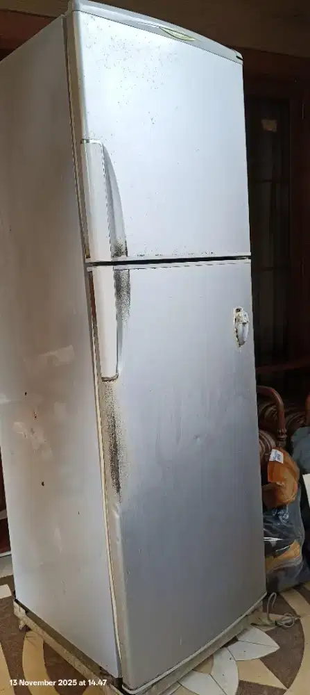 Kulkas seken 2pintu tinggi