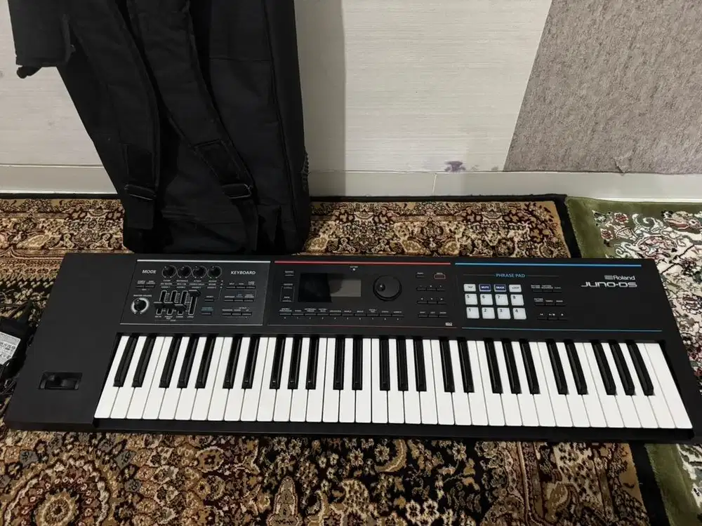 Roland Juno DS61 like new