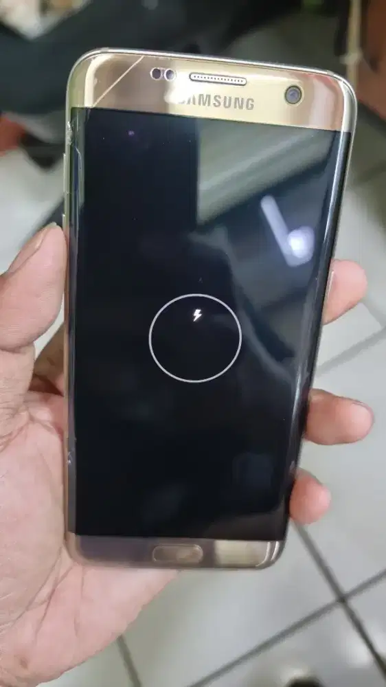 Samsung galaxy S7 edge 4/32 minus