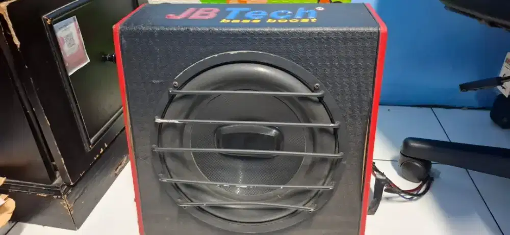 Di jual subwofer aktif mobil