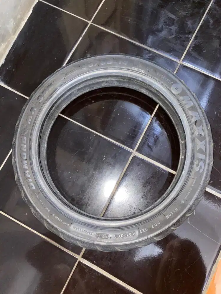 Ban Maxxis Diamond Ring 14 90/90 retak pinggir