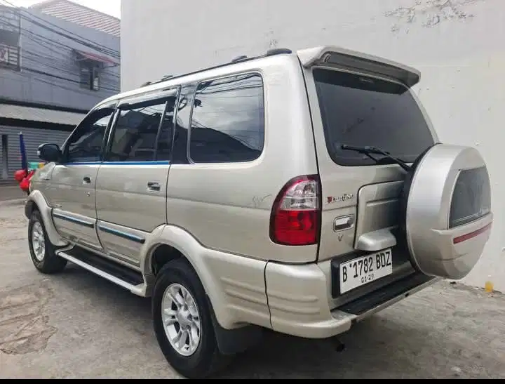 Isuzu Grand touring 2011 Diesel