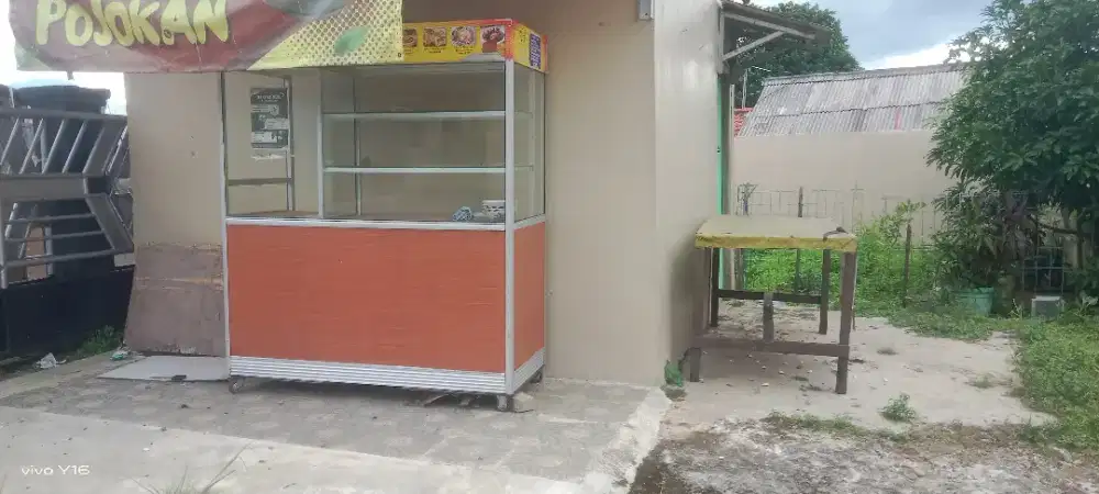 Di jual etalase kaca