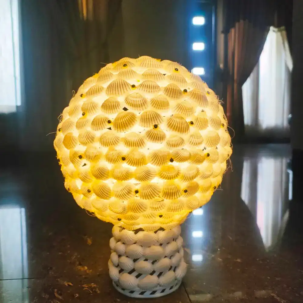 Menghadirkan Nuansa Pantai: Lampu Kerang yang Membawa Ketenangan