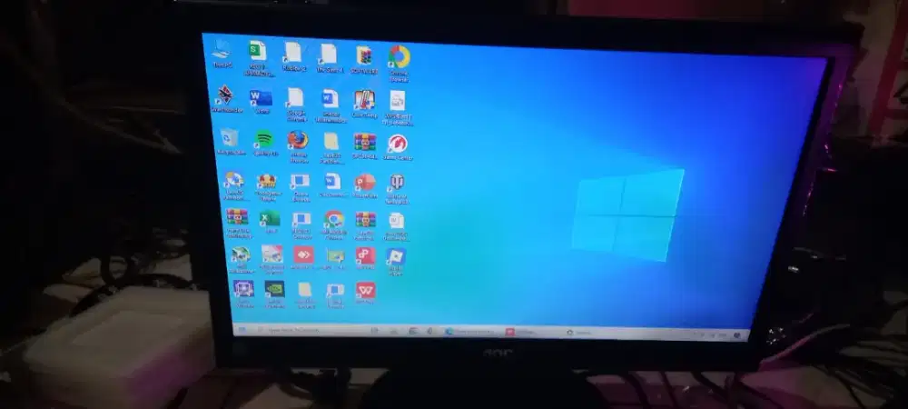 monitor komputer 22in merk HP mulus bagus