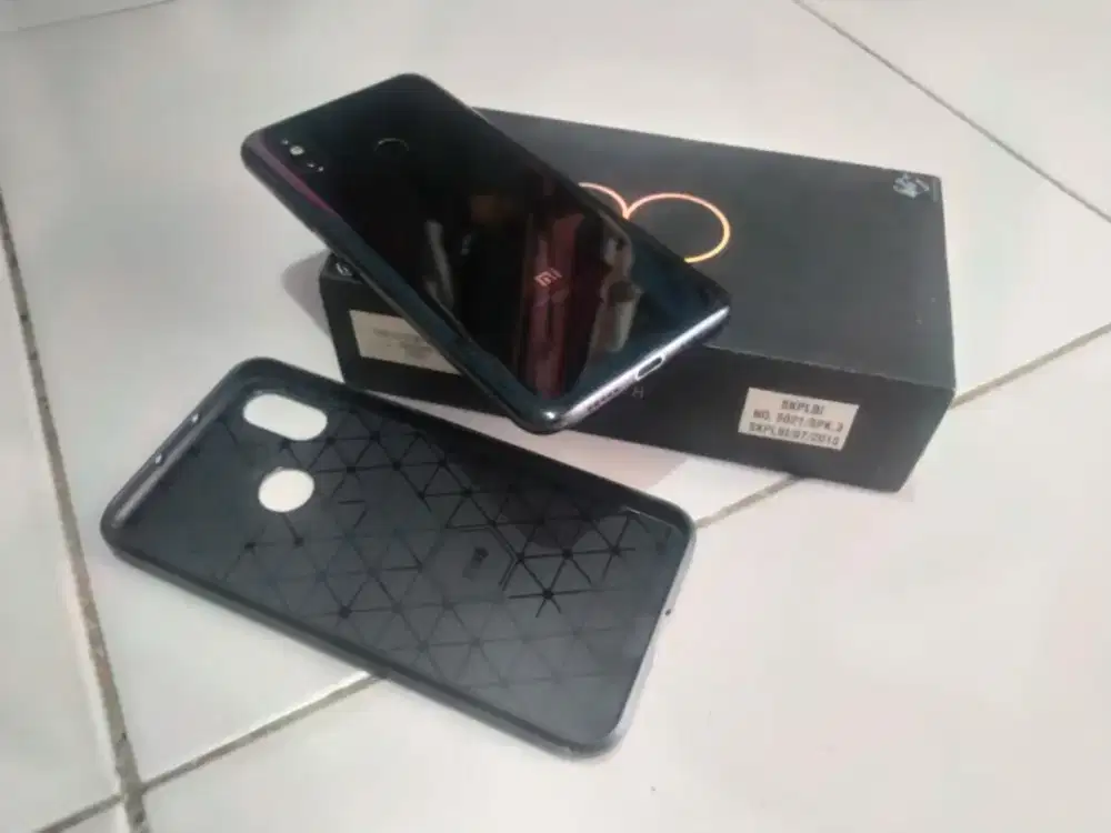 Xiaomi mi 8 ram 6/128 lengkap siap pake