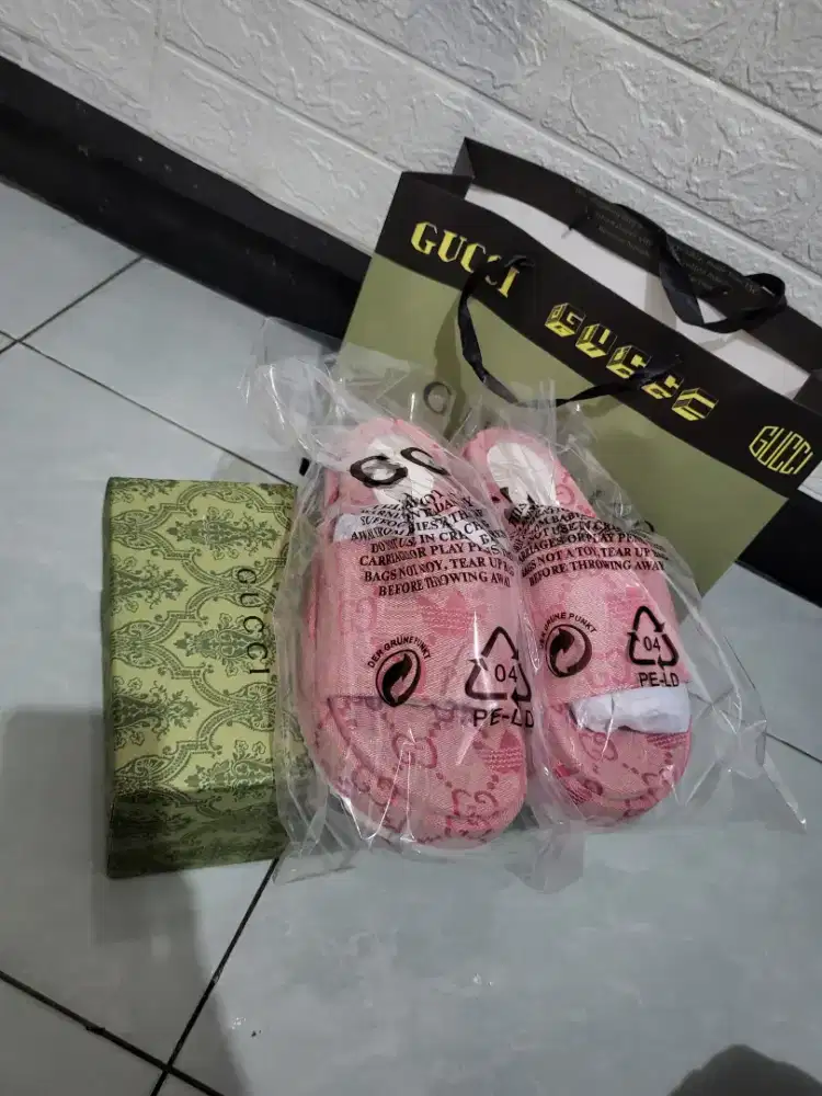 Sandal gucci kolaborasi dengan adidas full set