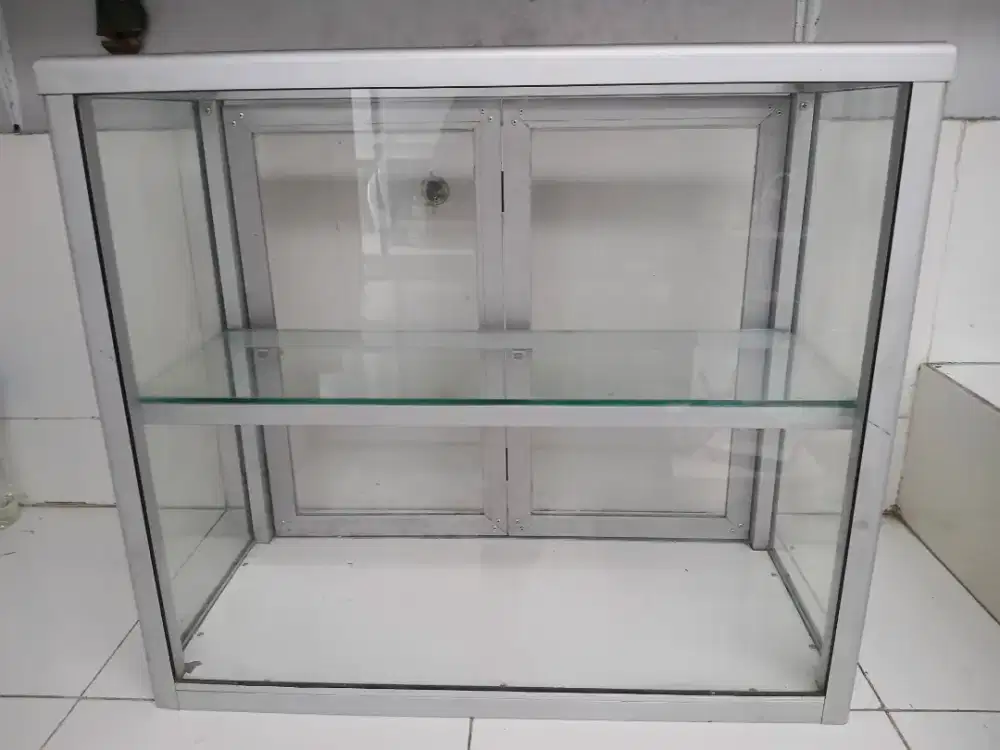 Etalase kaca frame allumunium
Uk 68 cm x 30 cm x 60 cm