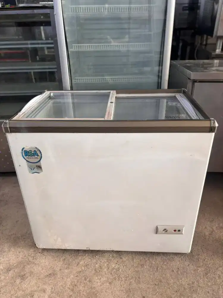 Freezer 
Pintu sliding
Merk rsa
Kapasitas 171 liter

Harga .2.500.000