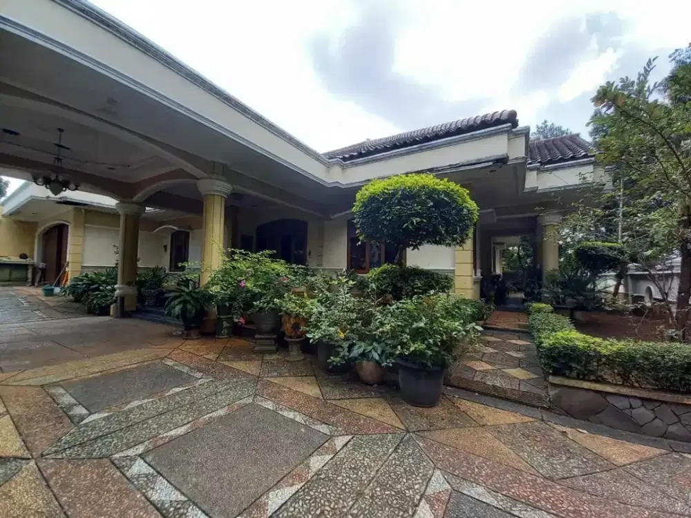 TURUN HARGA Rumah Mewah Klasik di Jl Wisma Prasetya Barat, Padangsari Banyumanik