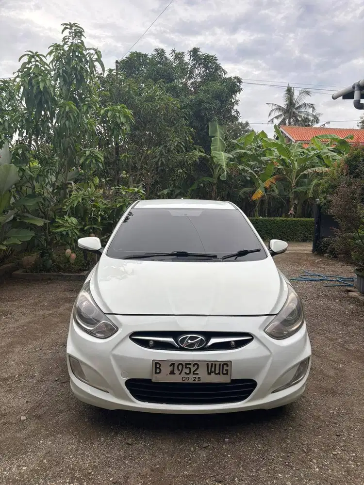 dijual mobil grand avega 2012 kondisi istimewa
