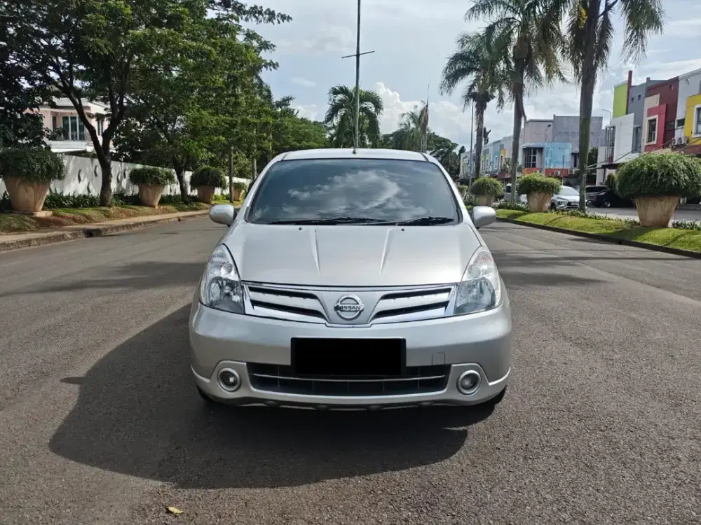 Nissan Grand Livina 1,5 XV Automatic 2011