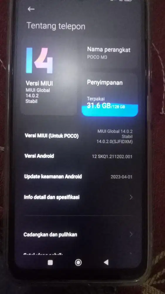 Hp poco bekas , hanya ada charger tidak ada dus