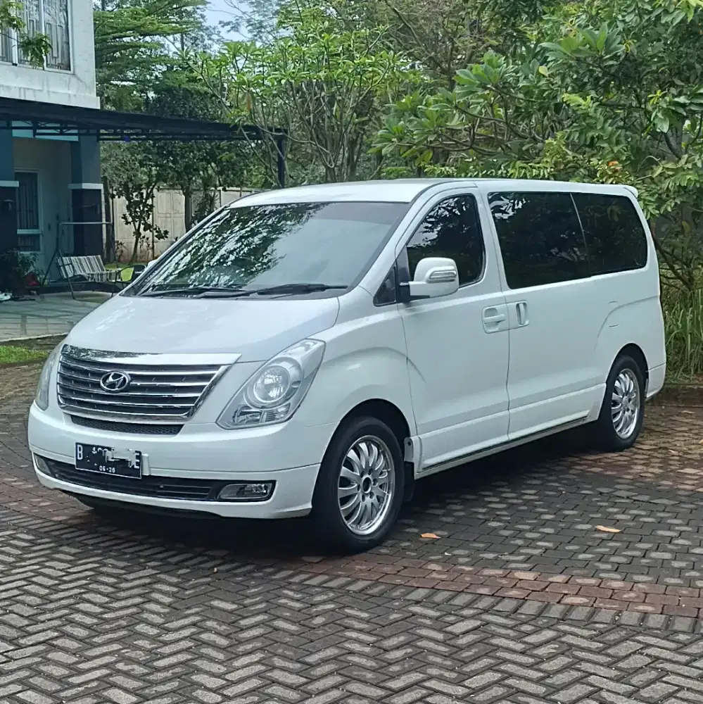 (CASH) HYUNDAI H-1 BENSIN 2.4 A/T