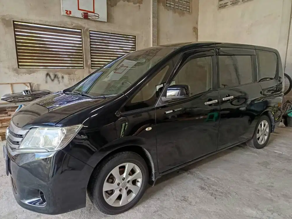 Nissan Serena 2013 Transmisi Matik Hitam Mulus Tangan 1 2000cc FullOri