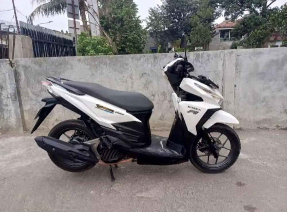 WTS Honda Vario 150 ISS Warna Putih Tahun 2015