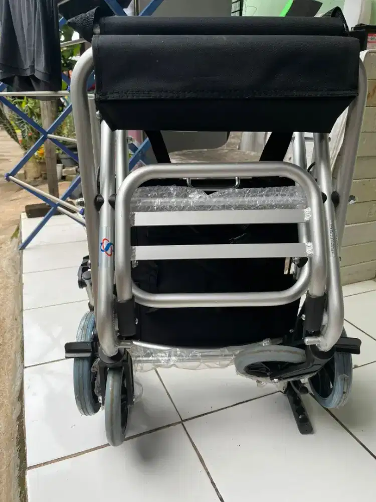 Kursi roda merek sollace D401903 LB