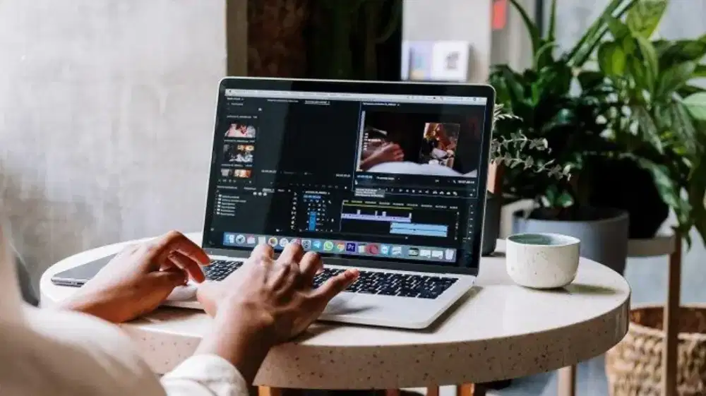 Dibutuhkan admin sosial media