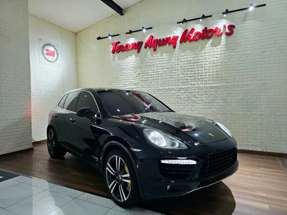 PORSCHE CAYENNE TURBO LIKE NEW SUV TERKENCANG