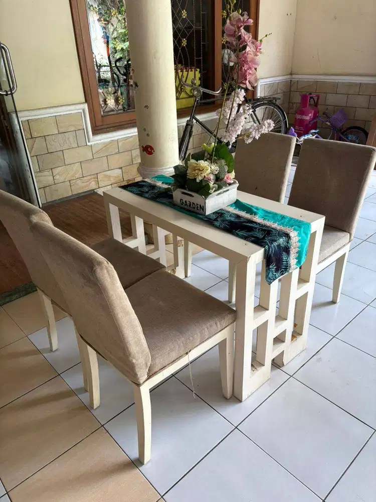 MEJA MAKAN MINIMALIS, JUAL CEPAT.