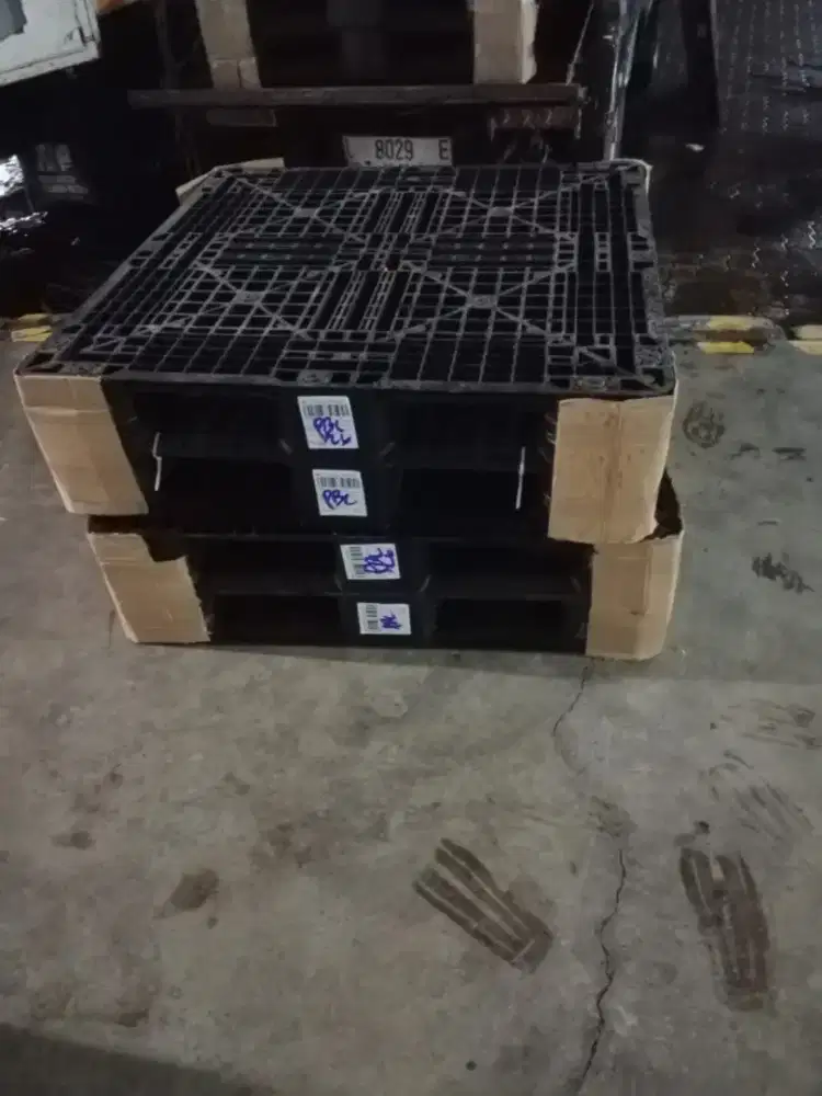 Pallet plastik bekas dan baru untuk industri farmasi