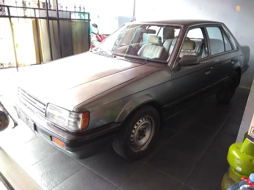 mazda 323 trendy sedan 1300cc