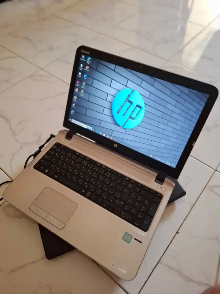 HP 450 G3

Prosesor: Intel Core i5-6300U (Skylake Gen 6) 2.00 GHz