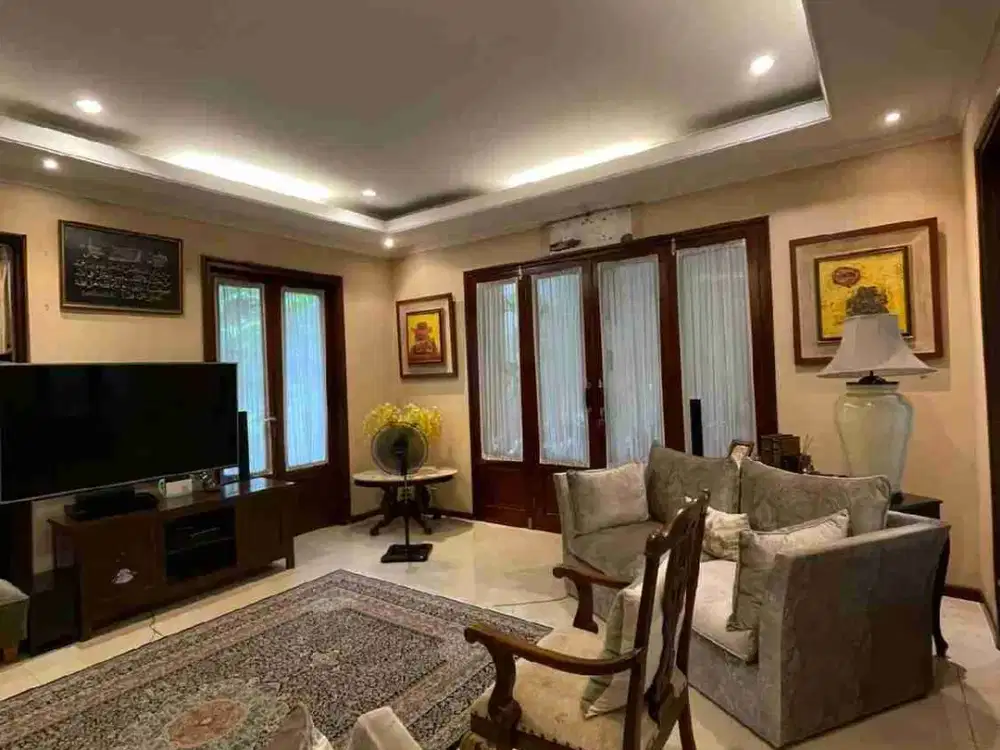 DIJUAL RUMAH MEWAH SANGAT MURAH TERAWAT RAPI SIAP HUNI AREA CIPETE JAKSEL.