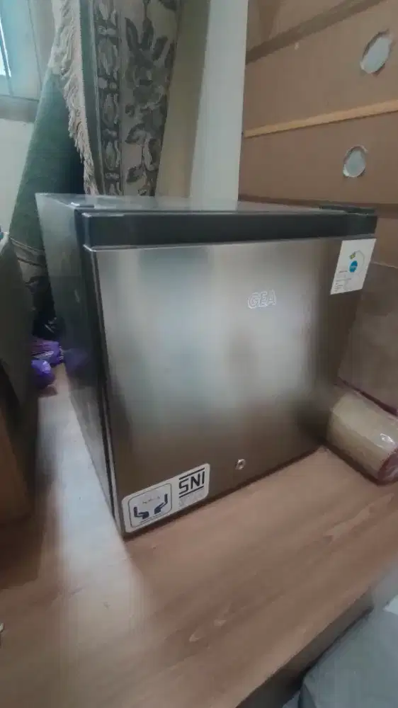 Kulkas Mini Bar GEA like New