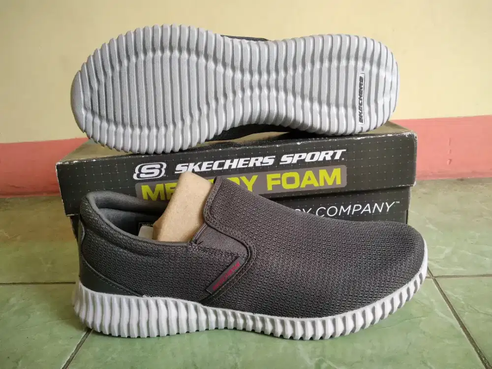 Sepatu slip on skechers size 43 murah