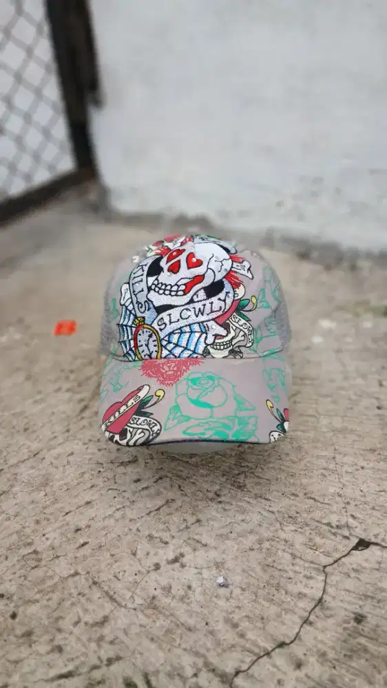 Topi trucker motif Ed Hardy Love KiLLs SLowLy