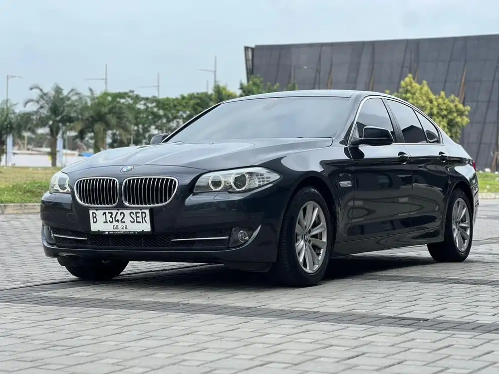 ANTIK SUPER LOW KM MULUS TERAWAT ! BMW 523i 2.5 CBU AT 2011 Hitam