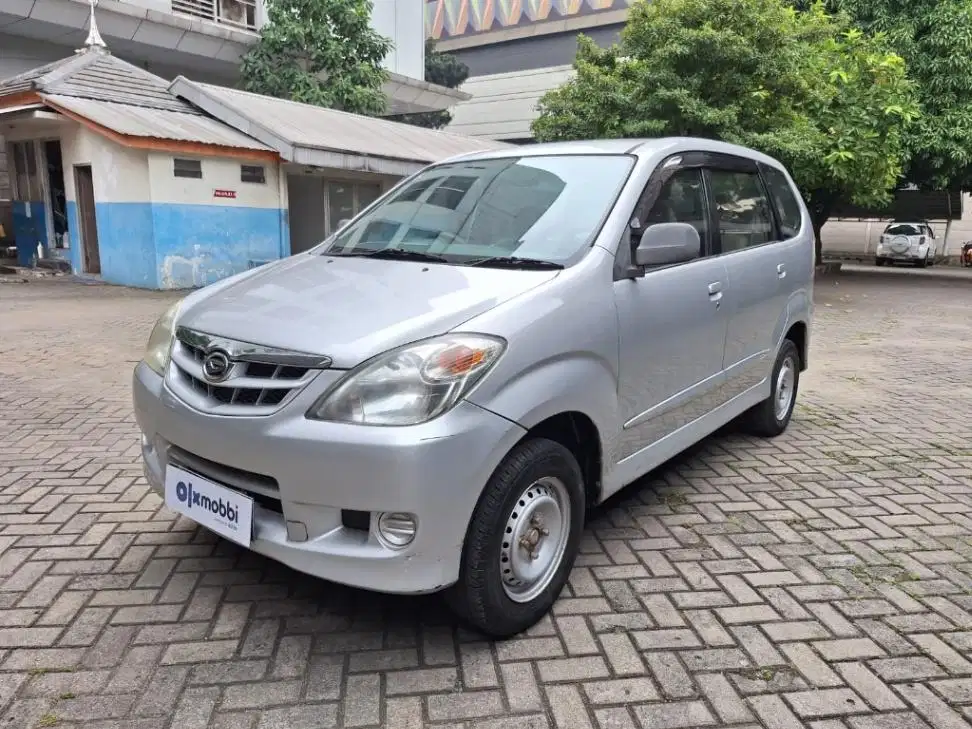 LOW DP Daihatsu Xenia 1.0 Li Deluxe Bensin-MT 2011 6TE