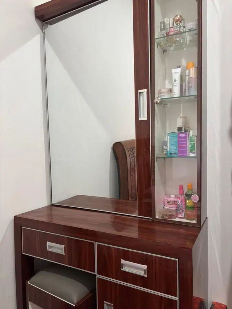 Meja rias bahan jati