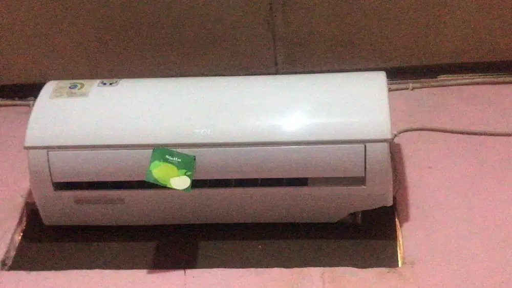 Jual AC 1/2 PK merek TCL dan Kulkas Aqua 1 pintu