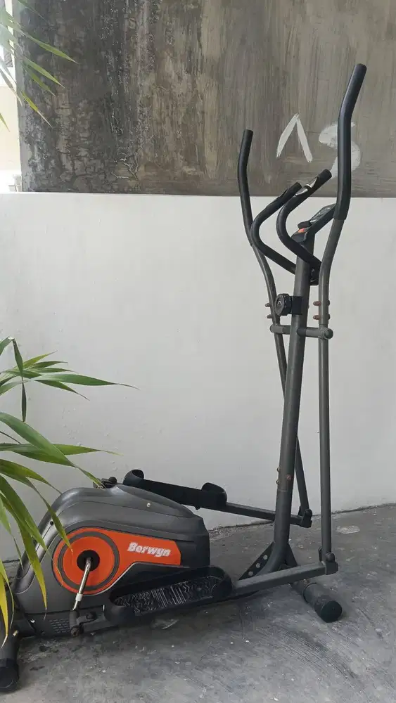 Sepeda Statis Elliptical Bike Berwyn