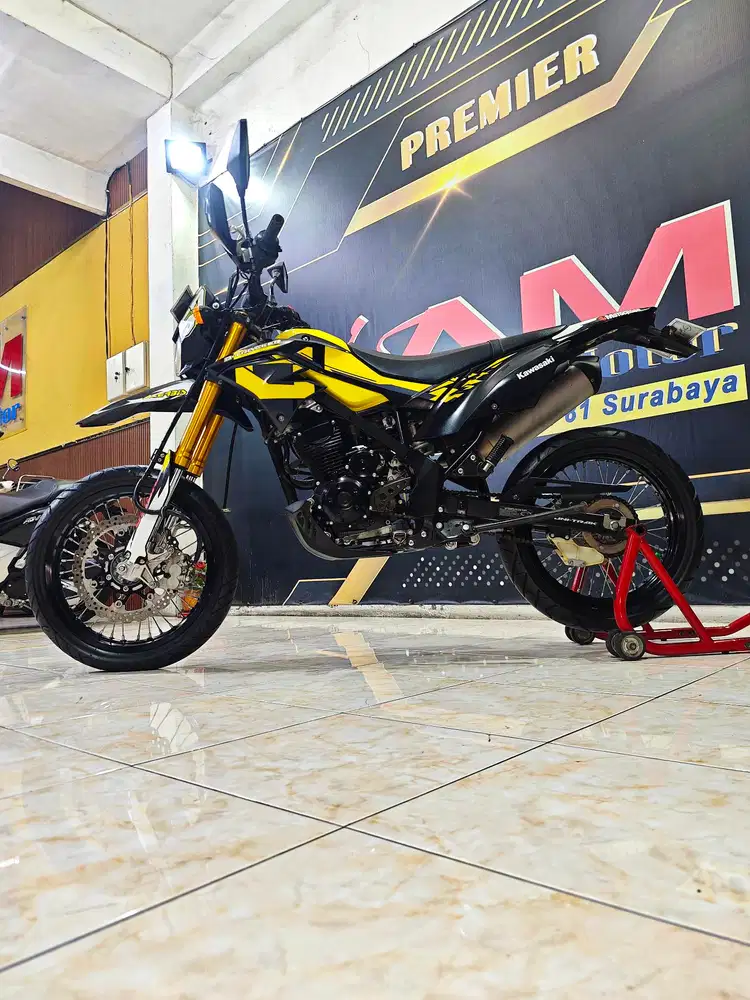 D-tracker SE 2019 low km dp.2,5jt istimewah. Anugerah motor rungkut