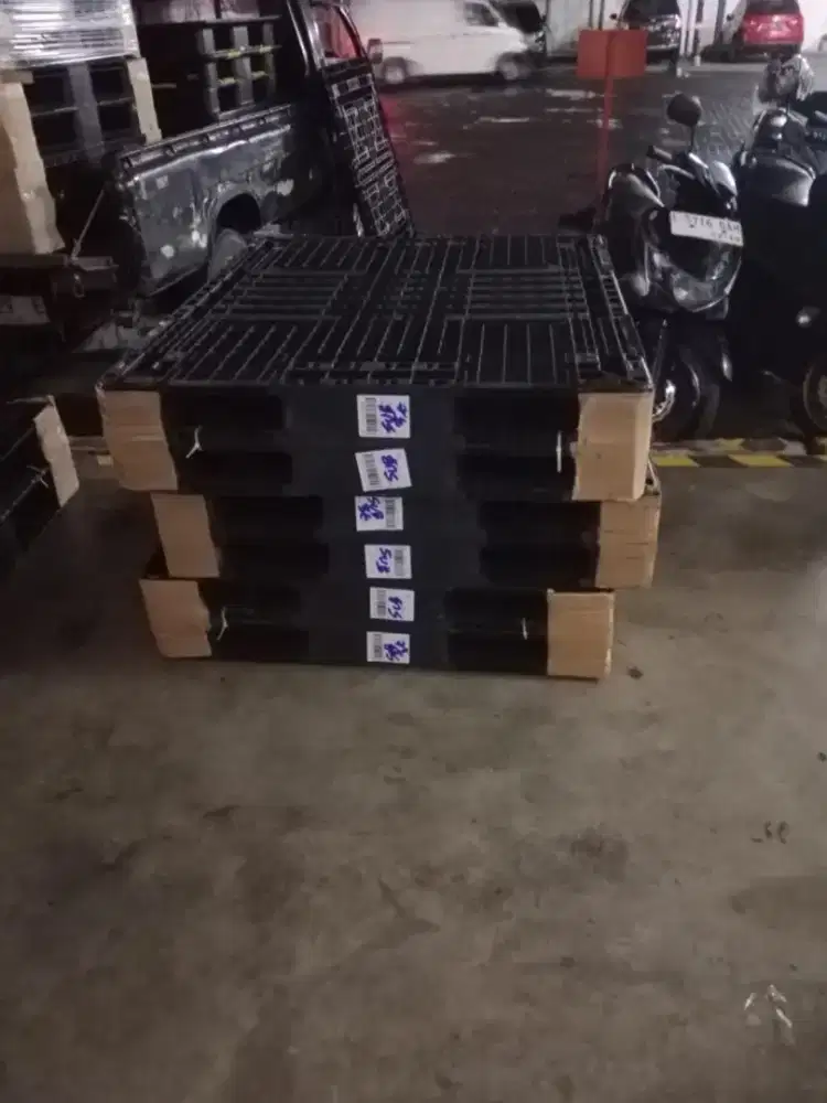 Pallet plastik bekas dan baru untuk industri tekstil