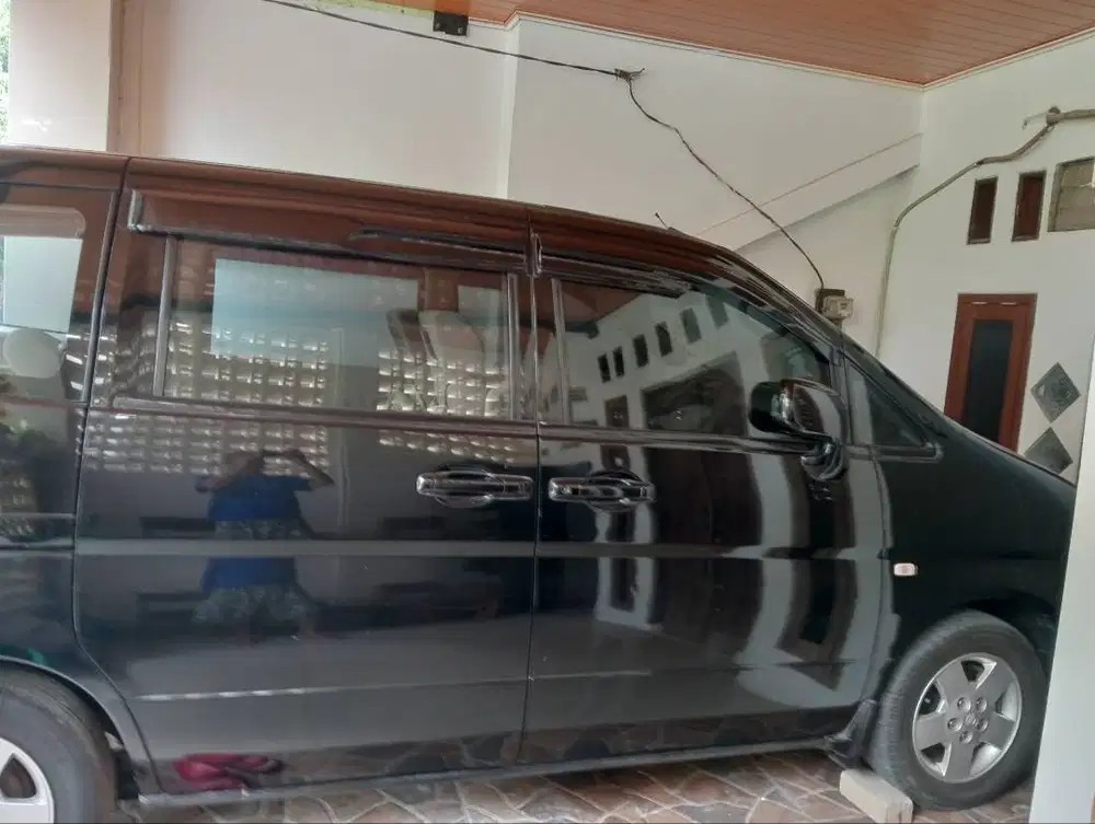 Jual Mobil Serena 2008