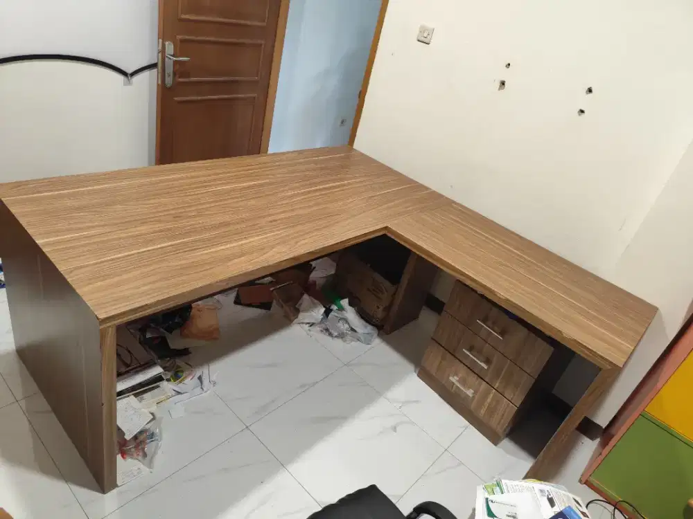 Meja kerja bentuk L