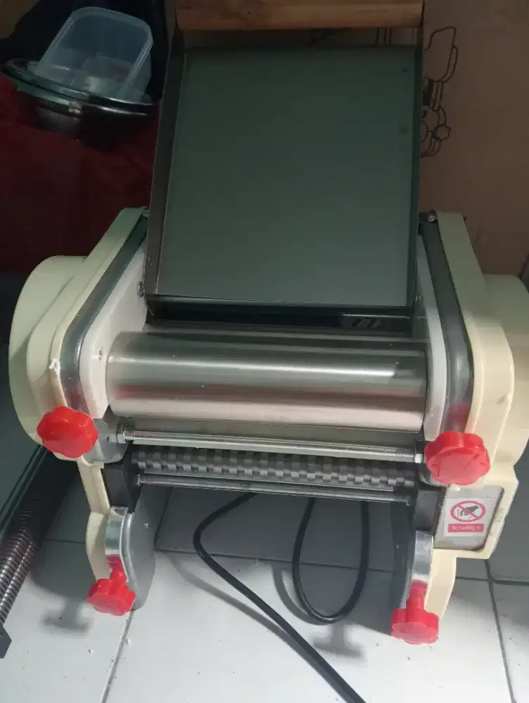 Mesin cetak mie dan cireng