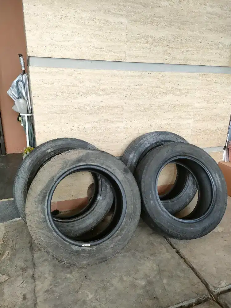 Ban Dunlop R15 ex Ertiga