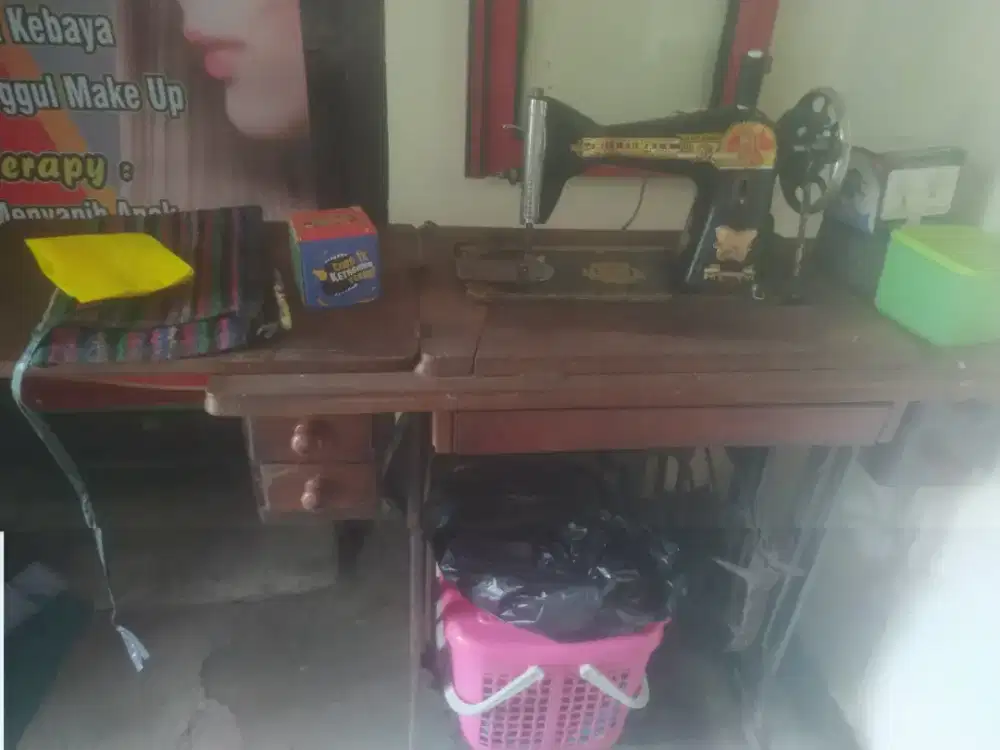 Jual 2 buah mesin jahit dan 1 mesin obras