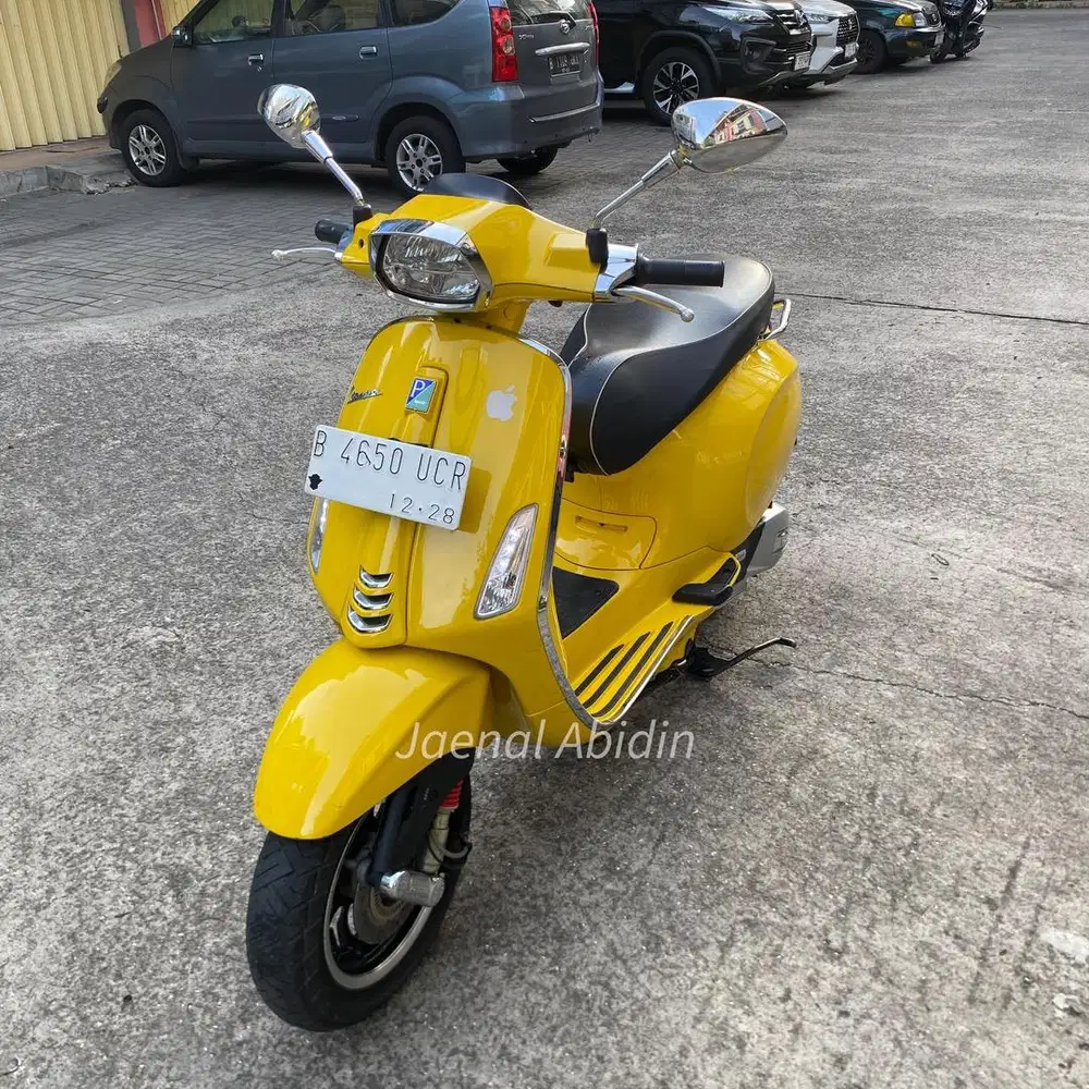 Vespa Print Iget ABS 2023 Yellow Sole