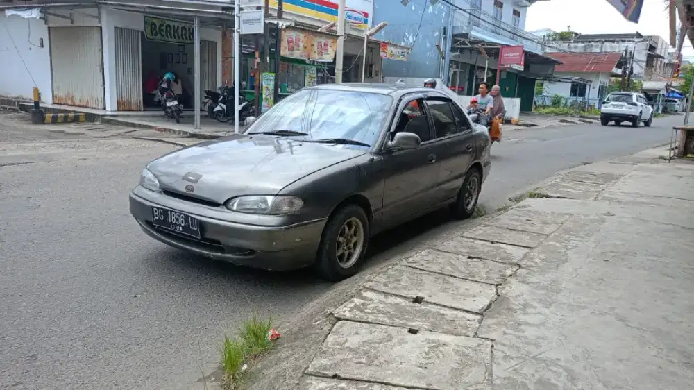 DIJUAL mobil sedan 1997